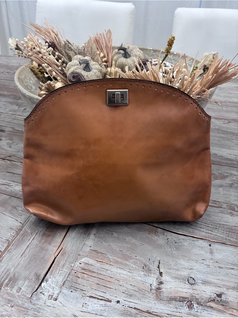 Beautiful Gherardini 1885 Italian designer handbag in a warm cognac tan